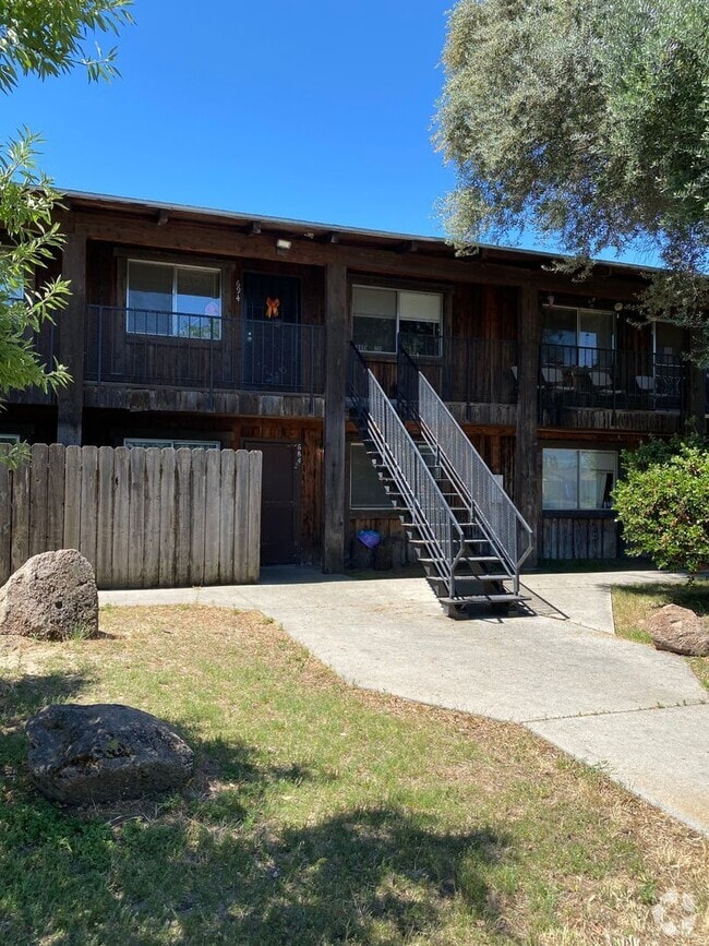 Building Photo - Spacious 2-Bedroom, 1-Bath Apartment in At...