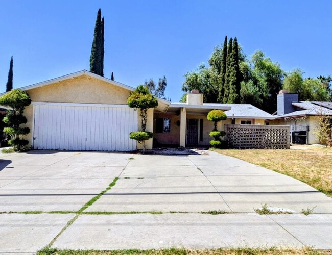 Photo - 8834 Palmetto Ave