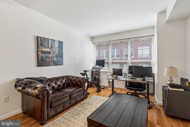 Building Photo - 1425 Locust St Unit 4E