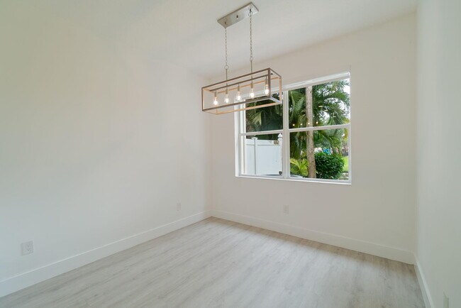 Photo - 205 River Bluff Ln
