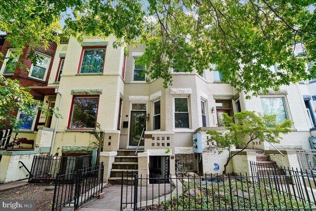 Photo - 3211 11th St NW