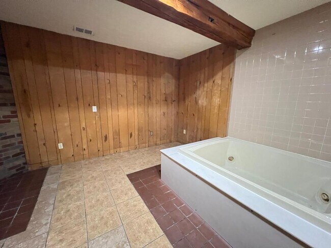 Photo - 126 W 9th Ave