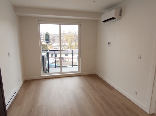 Photo - 1380 Pridham Ave