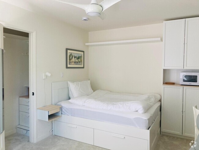 Building Photo - 626 Bonair Way Unit 626 Bonair Way studio Rental