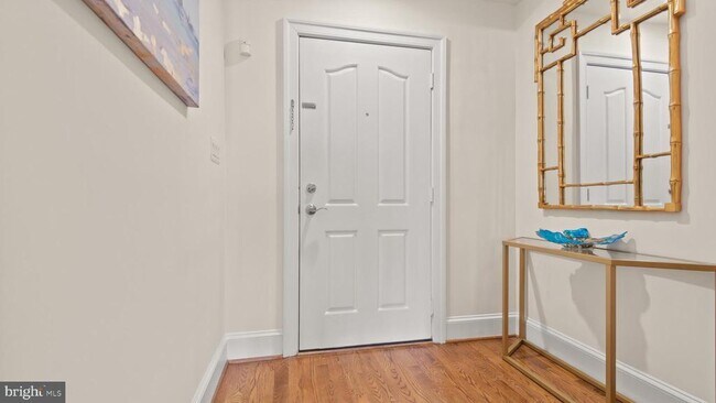 Photo - 2333 Boston St