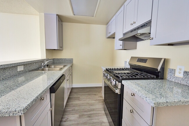 Photo - 1402 N Alta Vista Blvd
