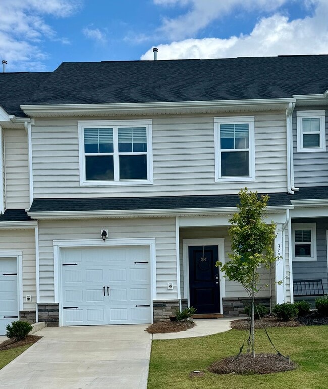 Building Photo - 3BR/2BA Townhouse in The Townes at Sherrills Ford