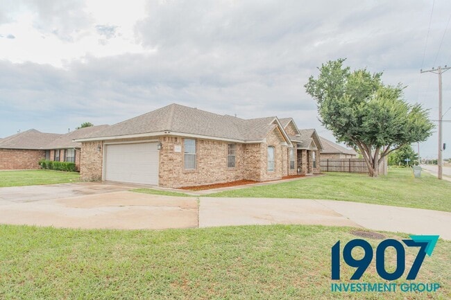Photo - 1540 N Santa Fe Ave