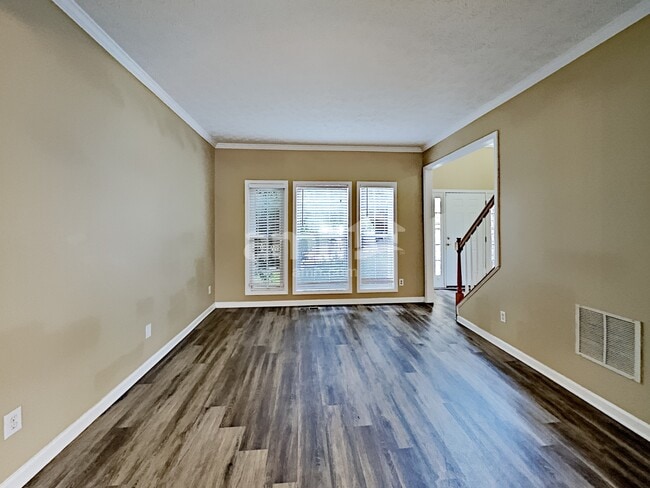 Photo - 1454 Chamirey Dr SW