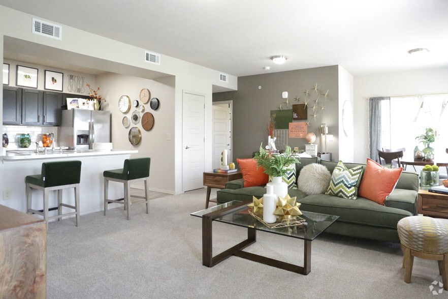 2 Bedroom 2 Bathroom w/ Flex Space
