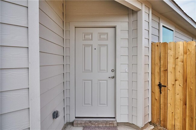 Photo - 816 Durness Dr