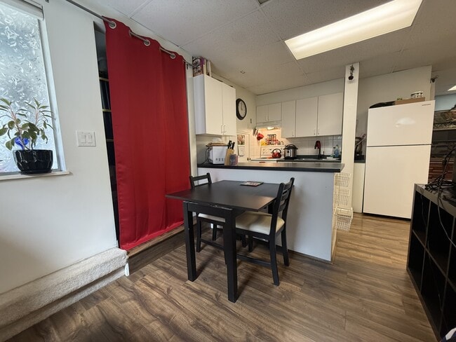 Photo - 384 Blue Mountain St Unit 2bd Down