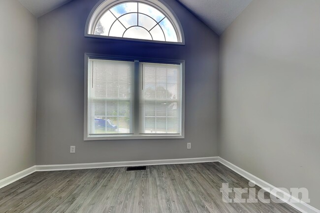 Photo - 37 Abbotsford Dr