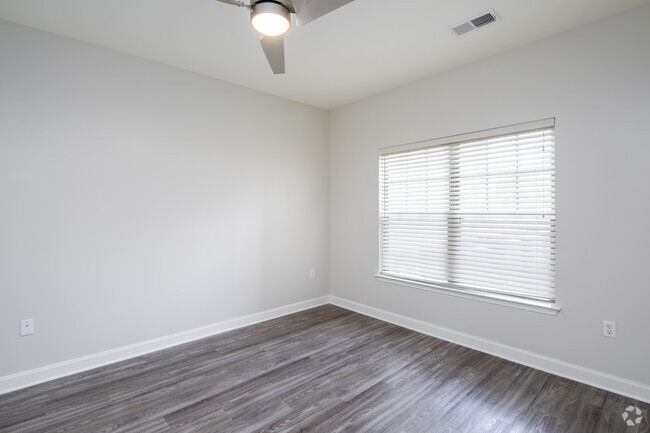 2HAB, 1BA, 944 ft²