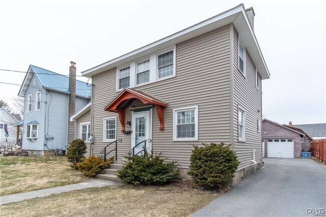 Photo - 215 Francis St