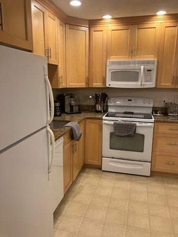 Photo - 304 Manor Ter Unit 304