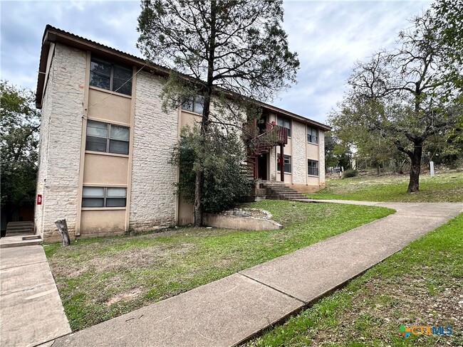 Building Photo - 906 N LBJ Dr Unit 6