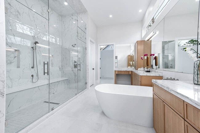 Photo - 408 W 30th St