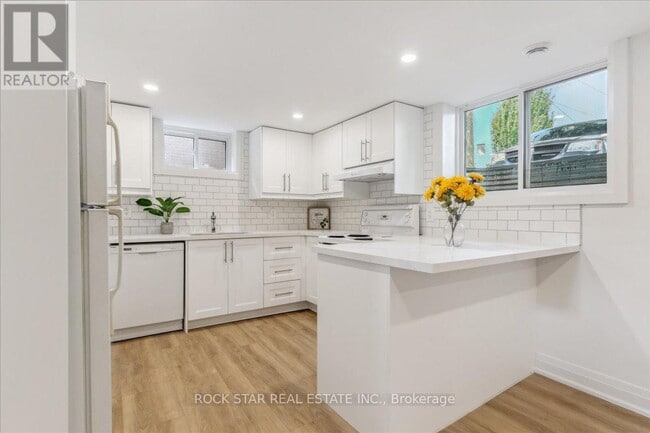 Photo - 129 W 32nd St