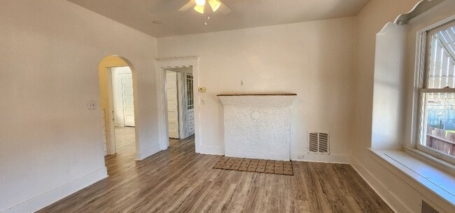 Photo - Large Sunny 4 Bedroom 3 Bath Country Style...