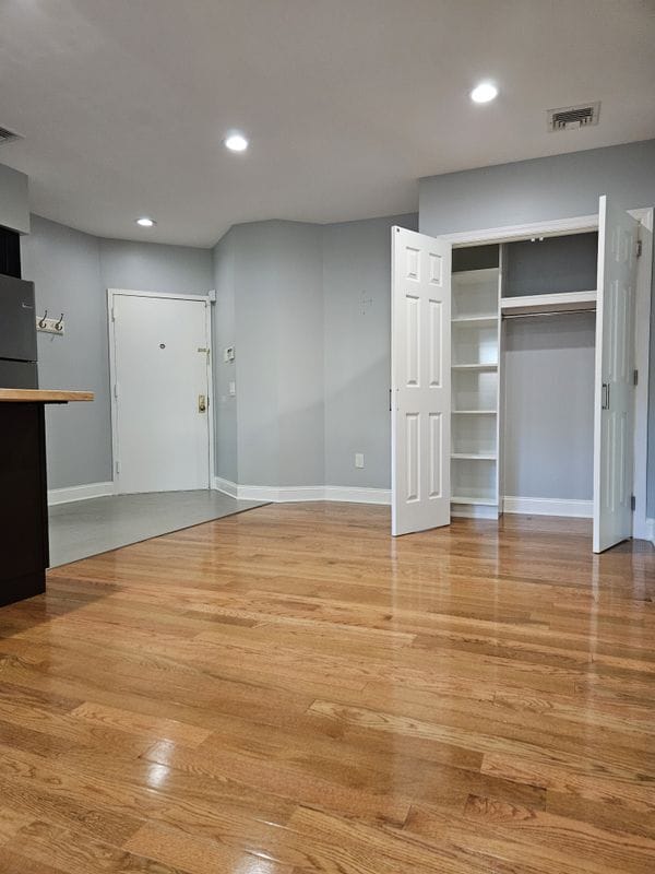 Photo - 93 Hempstead Ave