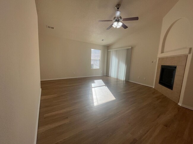 Photo - 4 bed 2 bath home in Huning Ranch.