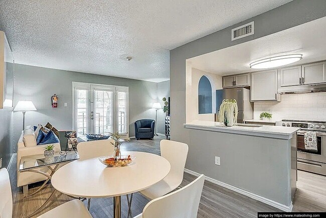 Photo - 2007 Springcrest Dr Unidad 0709