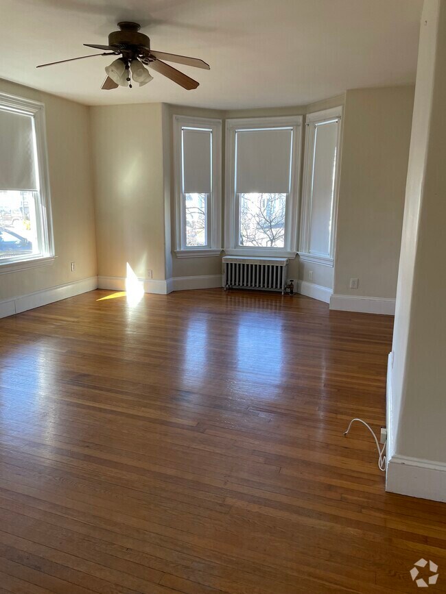 Building Photo - 148 Crescent St Unit B Rental