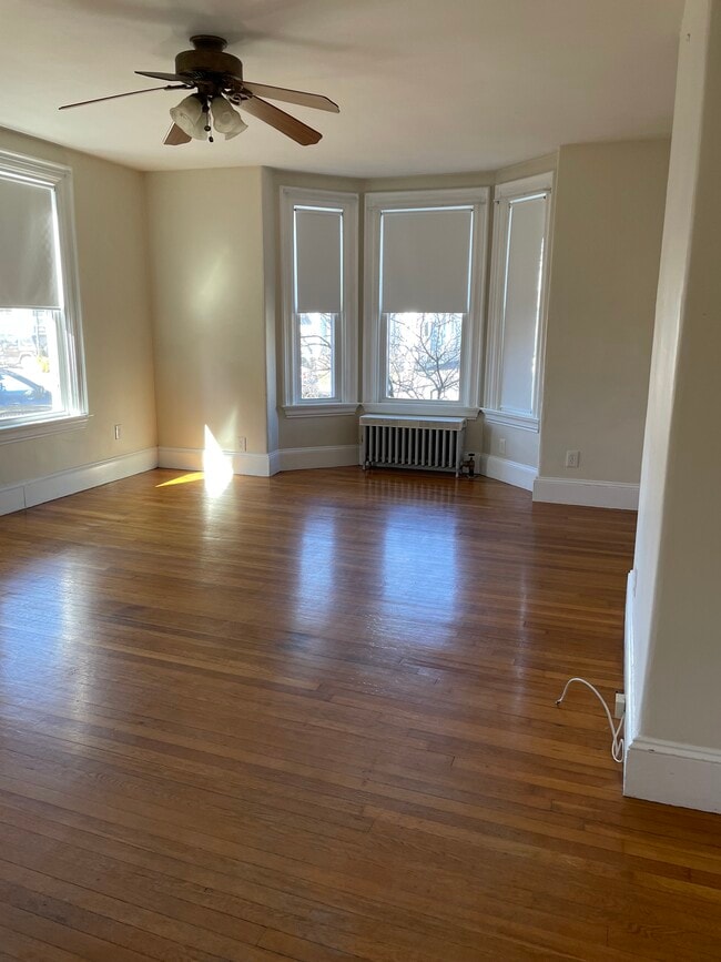 Photo - 148 Crescent St Apartment Unit B