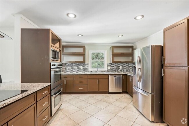 Building Photo - 4935 Cambridge Dr Rental