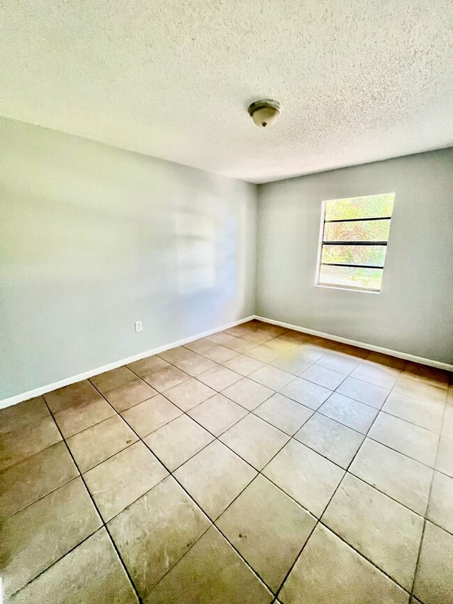 Photo - 911 N Iowa Ave Unit 911 N. Iowa Ave Apartment 3