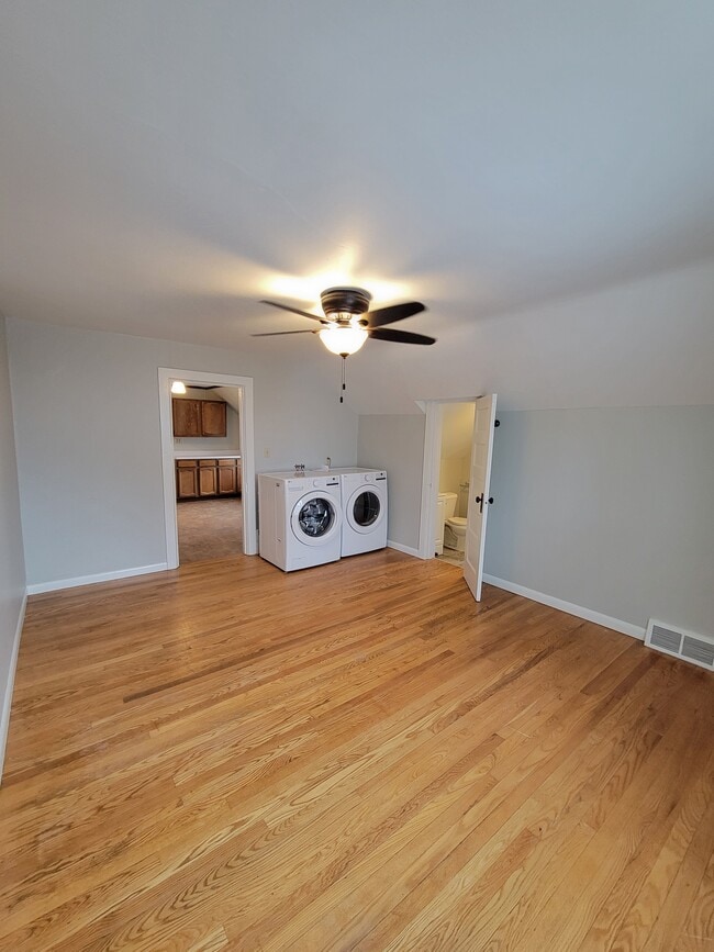 Living room - 106 N State St Unit 1/2