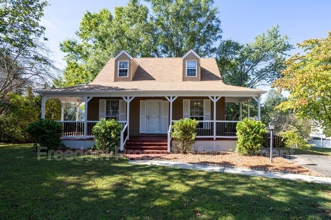 Building Photo - 5685 Roundtree Dr