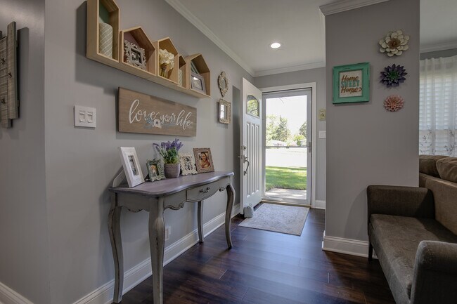 Photo - 523 Hawley Ct