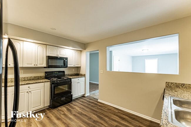 Photo - 1770 Lily St