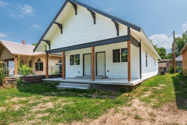 Building Photo - N Waco Ave Duplex Unit 1306 Rental