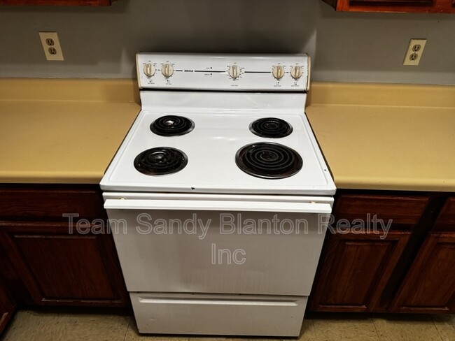 Photo - 8210 Kipling St