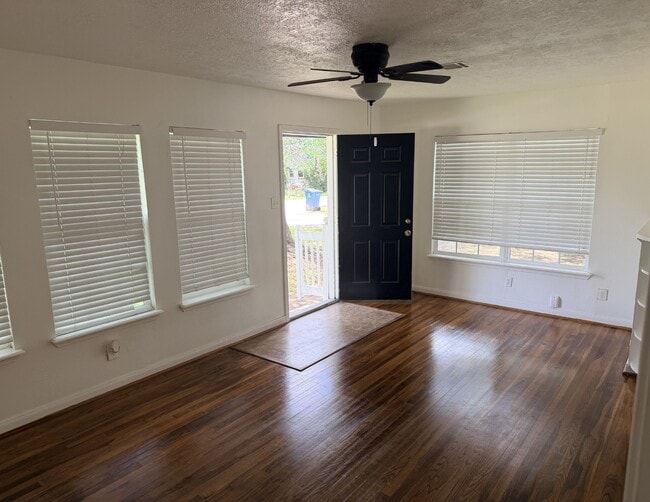 Photo - 1706 Smith St