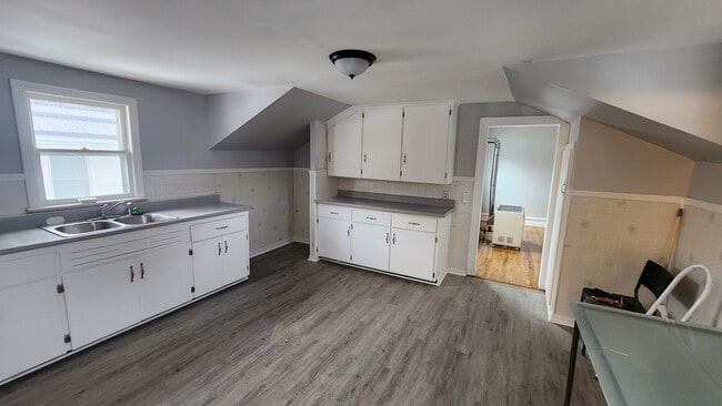 Photo - 27 Cushing St Unit Upper