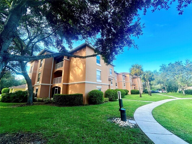 Photo - 5080 Fairways Cir Unit 307