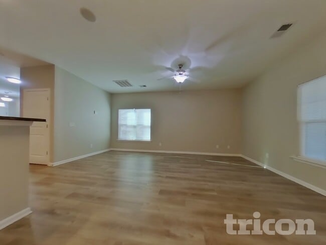 Photo - 209 Autumn Stroll Ct