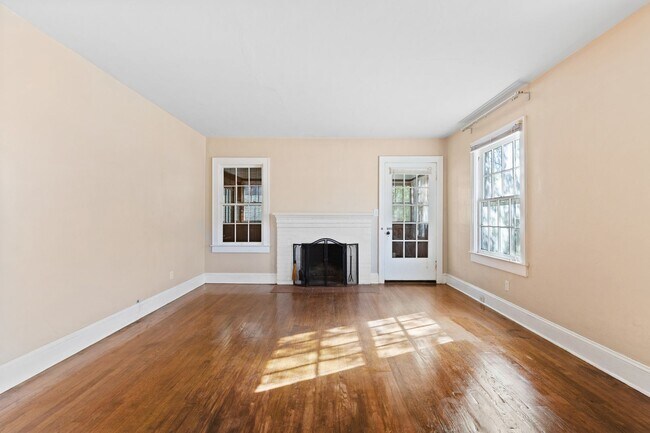 Photo - Location location location! This 2 bedroom 1 bath home is convenient to everything!