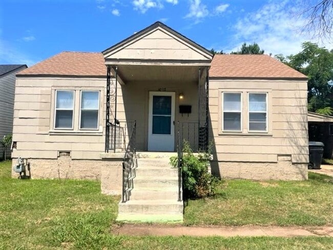 Building Photo - 1017 N Tabor Dr