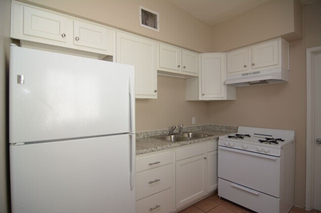 Photo - Charming 1 Bedroom  1 Bath Duplex! South Tucson Location!