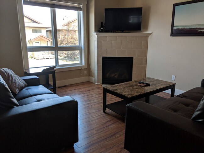 Photo - 10209-10217 17 St