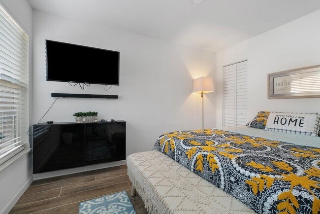 Photo - 1401 Mystic Ct Unit 1-Bedroom Guesthouse