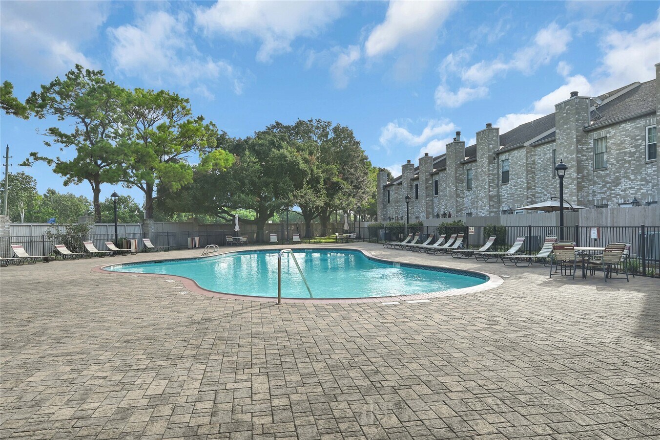 Photo - 2860 Holly Hall St Unidad 2860