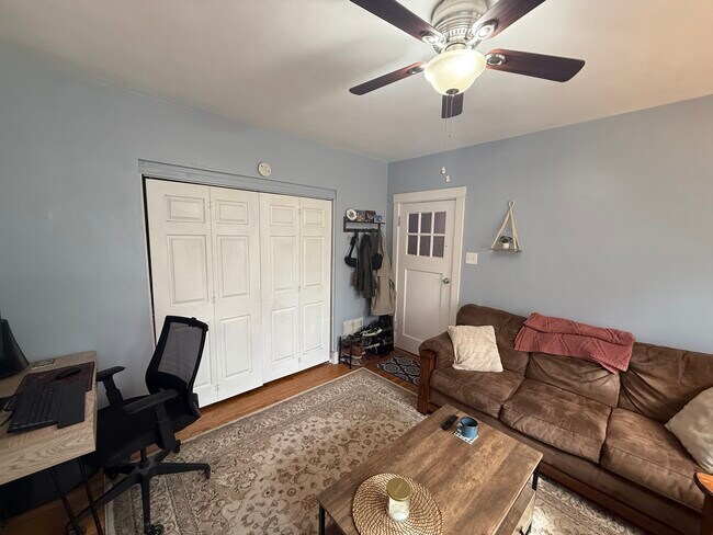 Photo - 5225 Bancroft Ave Unidad 1W