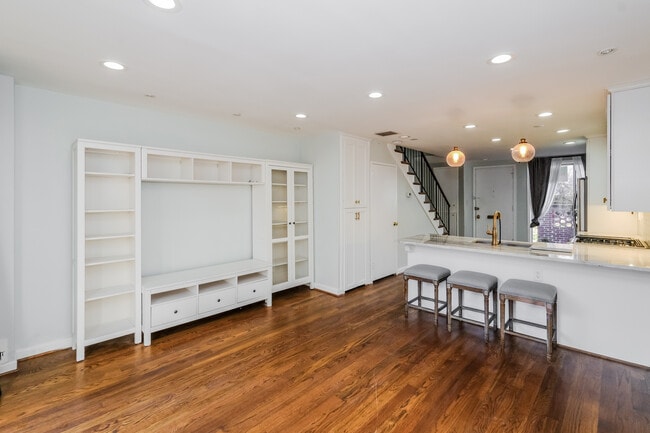 Photo - 847 3rd St SW