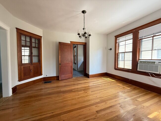 Building Photo - 35A Kingston St Unit 2F Rental